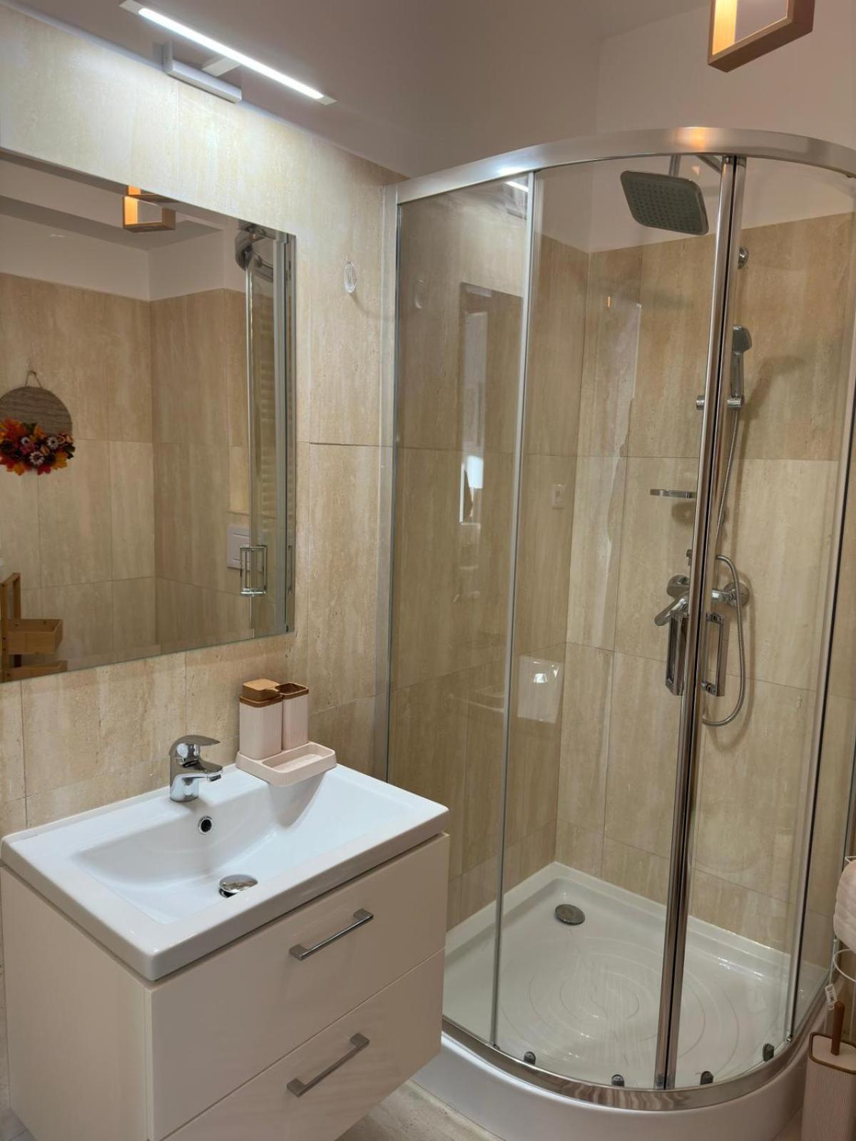 Lovely&Cozy Apartaments Palas Mall Iasi Exterior foto